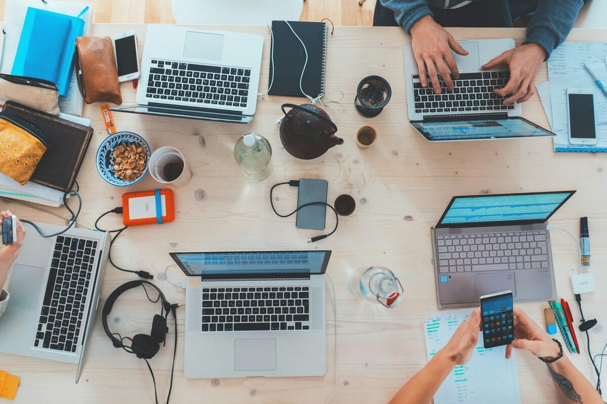 Laptops working together